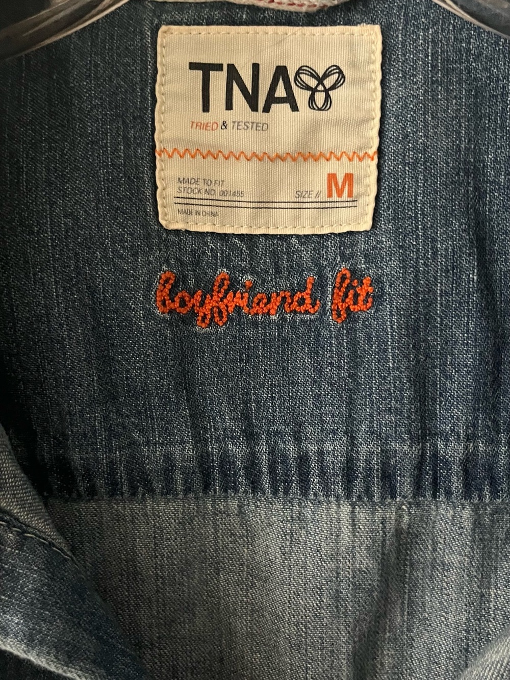 TNA Raw-Edge Sleeveless Denim Button-Up - Classic Blue - Picture 3 of 5